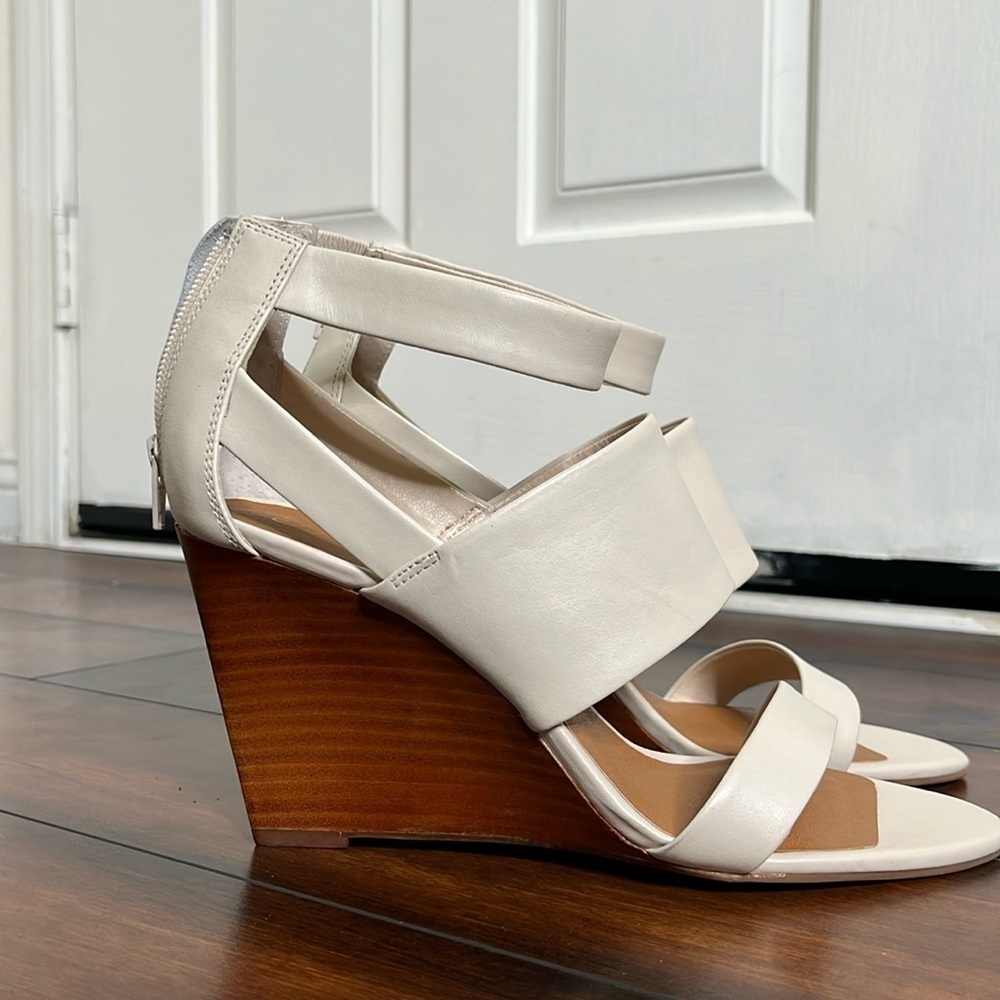 NWOB Seychelles Suave Leather Wedges Sandals size 9.5‎ in Natural Strappy Chic